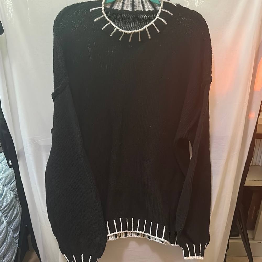 SHEIN Black and White Crew Neck Sweater with Geometric Design